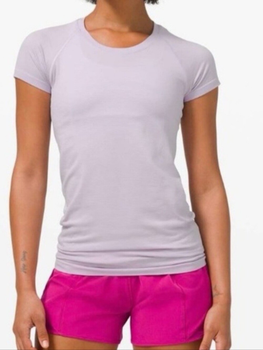 Lululemon Swiftly Tech 2.0 Size 4 Crewneck Short Sleeve Shirt — Light Lavender